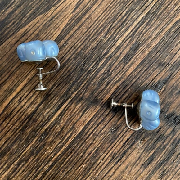3/$15🥳 Vintage cluster screw-back earrings - Picture 3 of 7